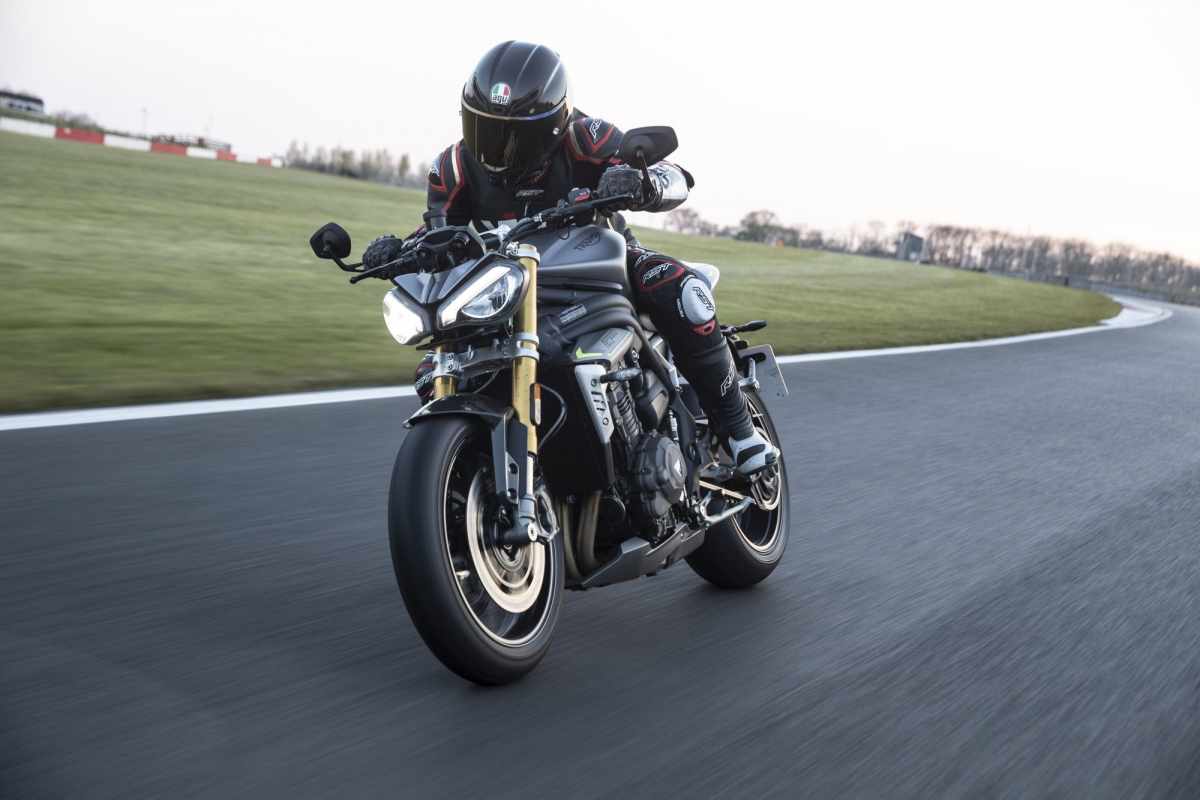 Speed triple on sale triumph 2021